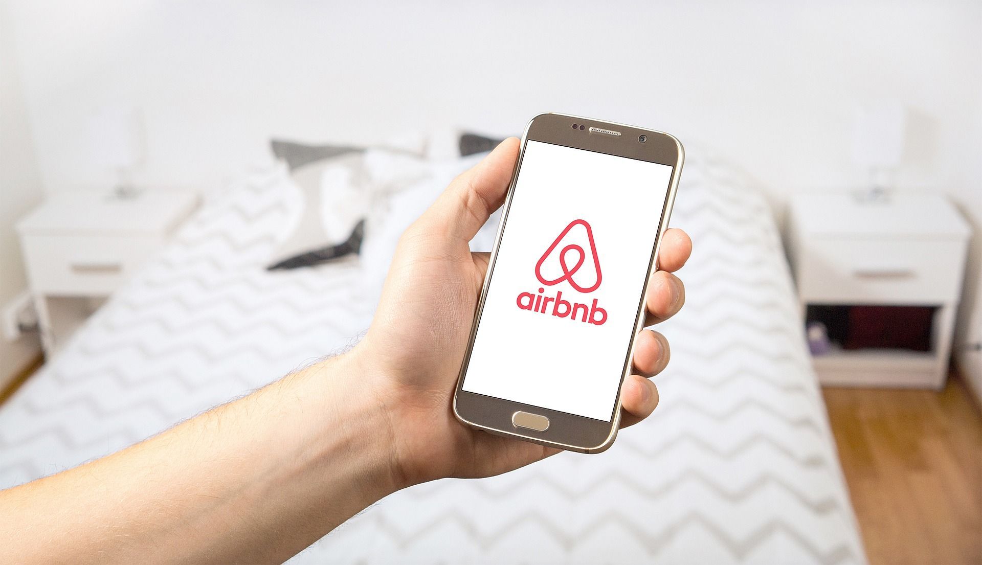 Airbnb vai hotelli? 7 vinkkiä majoitusvaihtoehdon valintaan